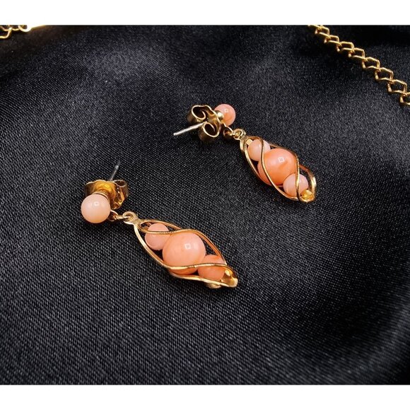 Vintage AVON 1990s Gold Tone Chain Necklace & Earrings Set With Peach Beads - Picture 4 of 5